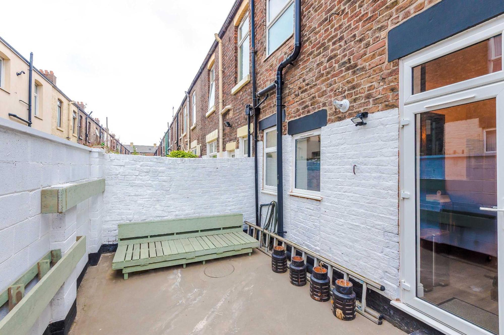 Stunning & Spacious By 53 Degrees Property, Sleeps 7 In The Heart Of Anfield! Liverpool